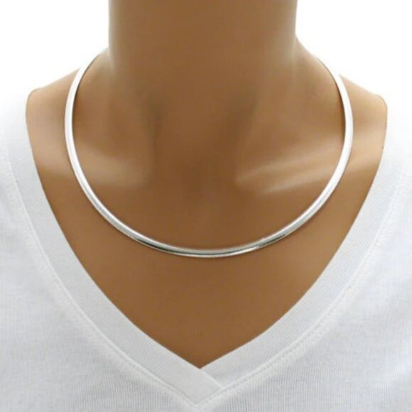 STERLING SILVER DOMED REVERSIBLE GOLD AND SILVER OMEGA CHAIN NECKLACE 4MM - Picture 4 of 4
